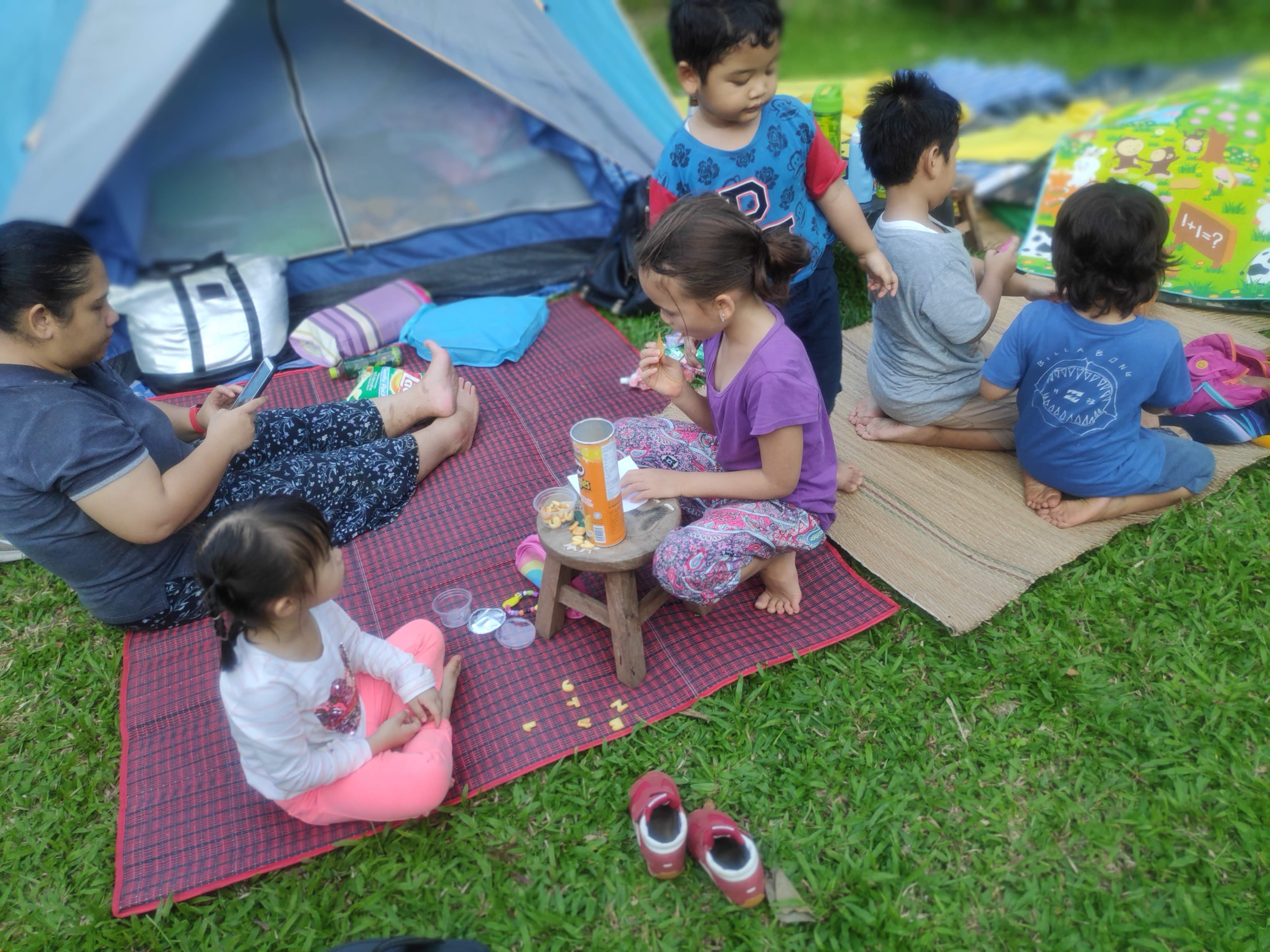 yang sudah 22 kg Salut dengan Joe bisa turun tangga sambil gendong anak Salut juga dengan Jonathan bisa turun tangga yang sangat curam kayaknya saya