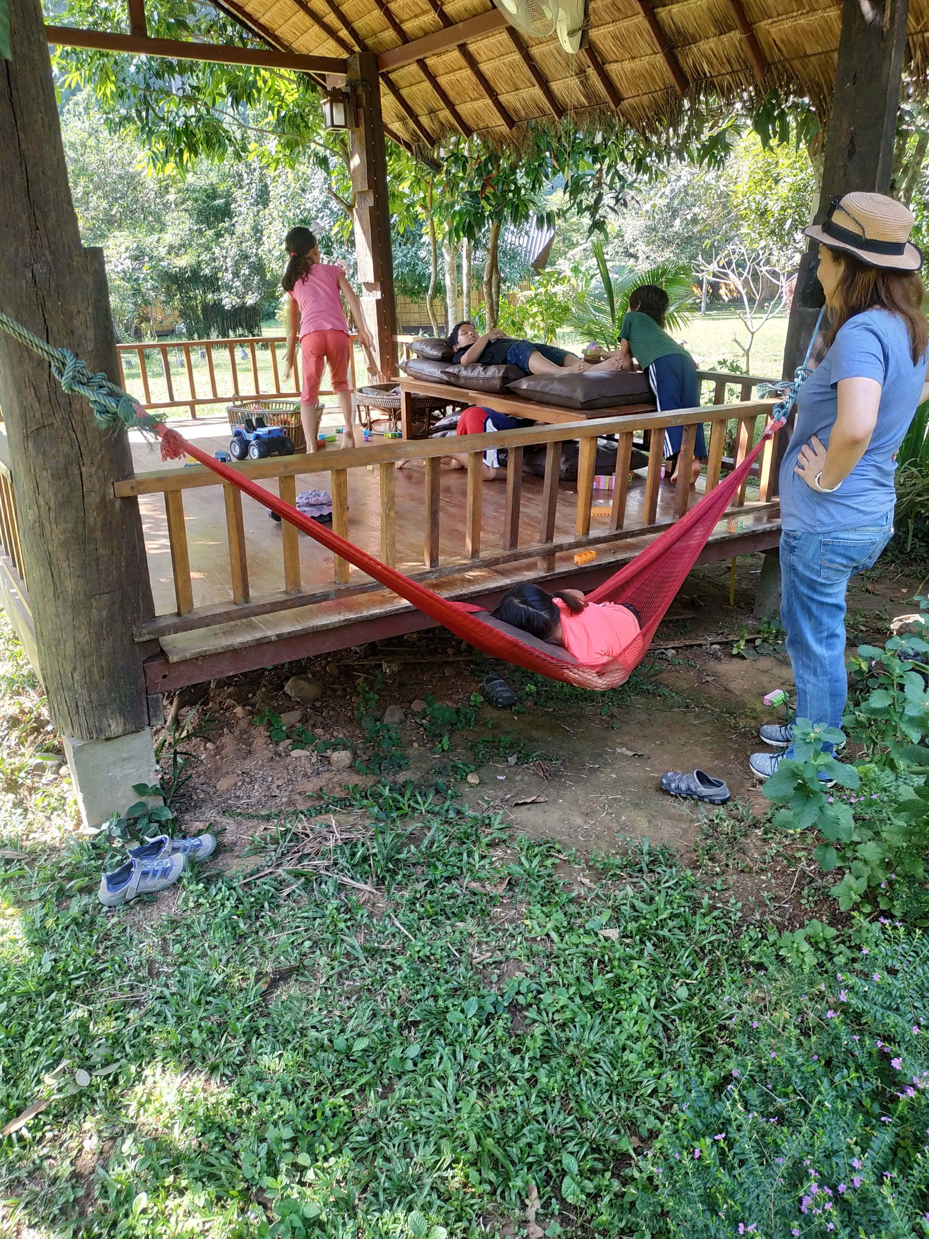Selesai makan anak anak masih bisa bermain di sebuah pondokan yang menyediakan mainan untuk anak anak Mungkin lain kali ke Chiang Dao bisa juga dicoba